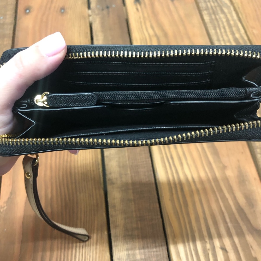 Michael Kors black wallet - Picture 9 of 11